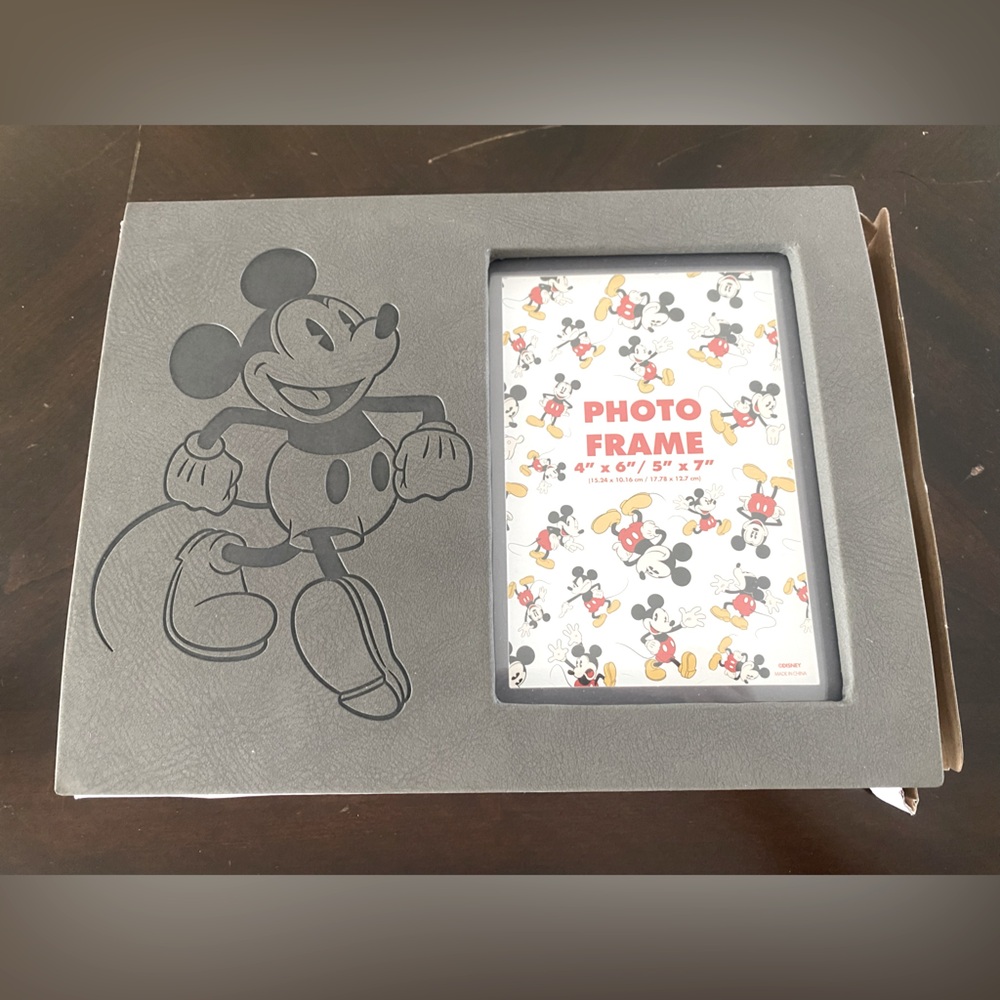 NWT Disney’s Mickey Mouse Photo Frame